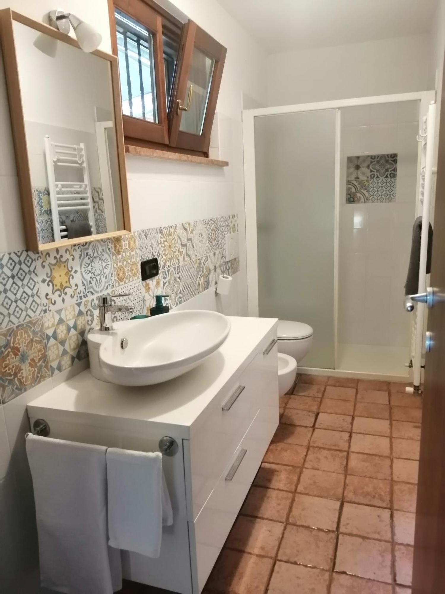 Hill House Apartment Лонато Екстериор снимка