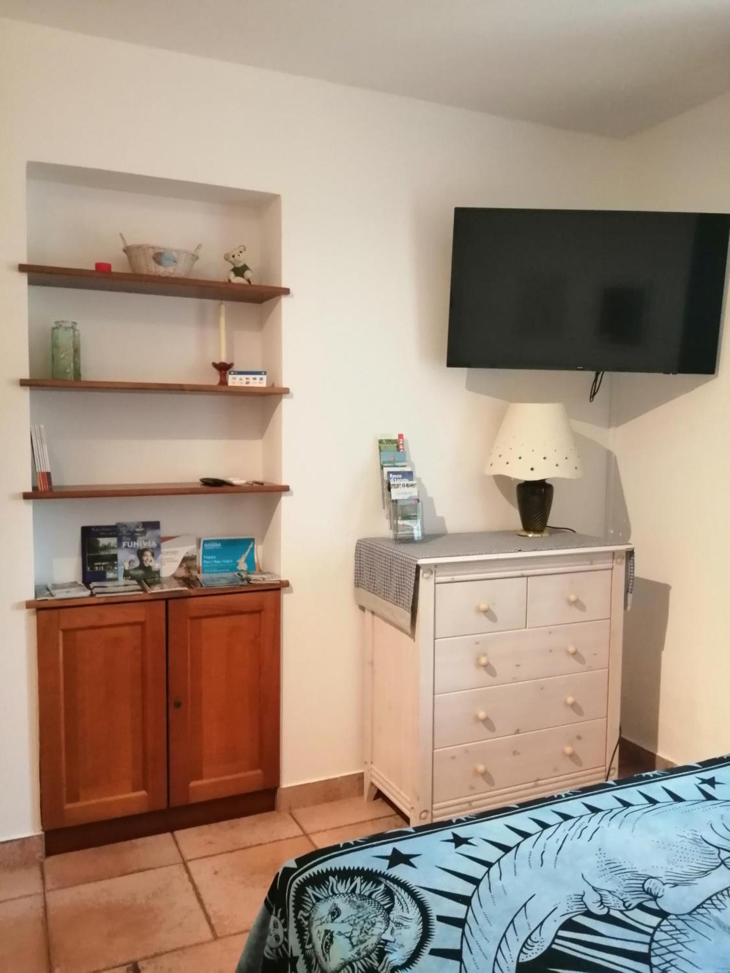 Hill House Apartment Лонато Екстериор снимка